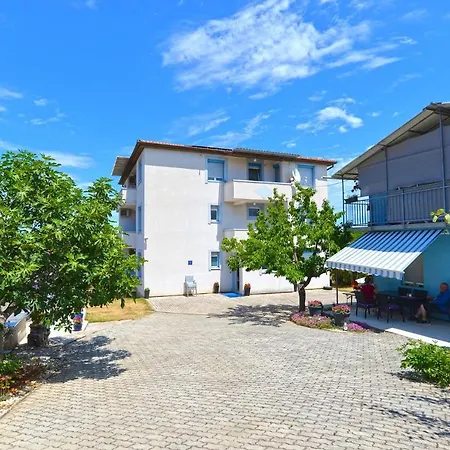 With Parking Space Stinjan, - 19643 *