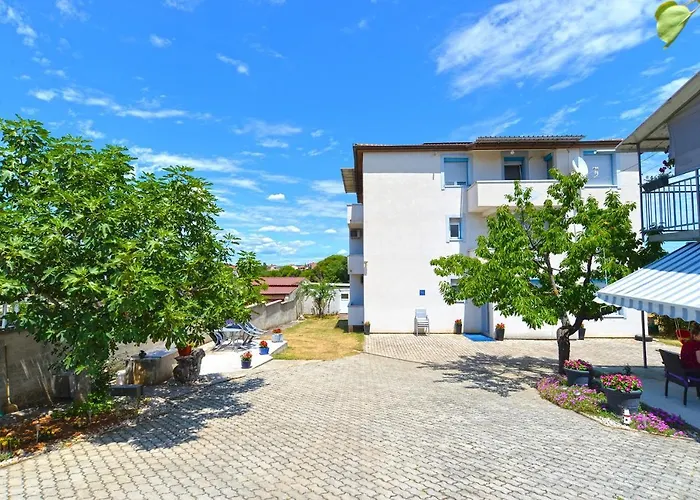 With Parking Space Stinjan, - 19643