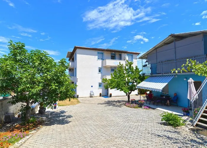 With Parking Space Stinjan, - 19643 *