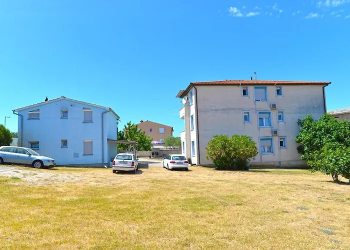 With Parking Space Stinjan, - 19643 Διαμέρισμα Πούλα