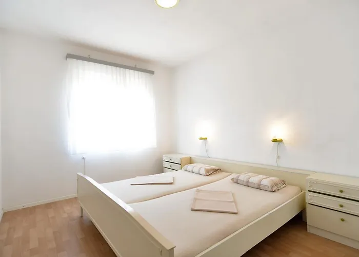 Διαμέρισμα With Parking Space Stinjan, - 19643