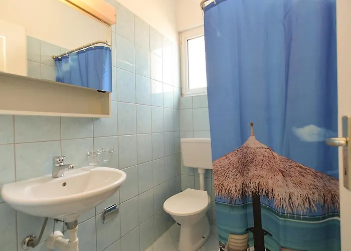 Διαμέρισμα With Parking Space Stinjan, - 19643 Πούλα