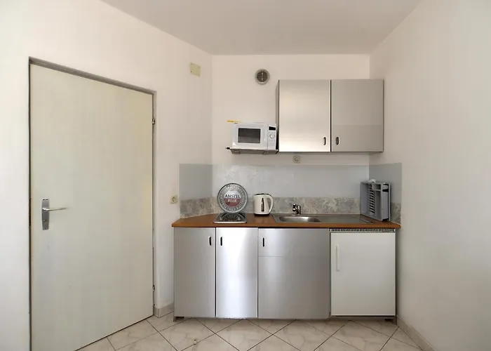 With Parking Space Stinjan, - 19643 Πούλα