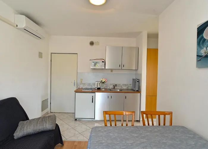 With Parking Space Stinjan, - 19643 Διαμέρισμα