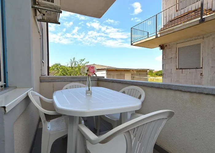 Διαμέρισμα With Parking Space Stinjan, - 19643 *