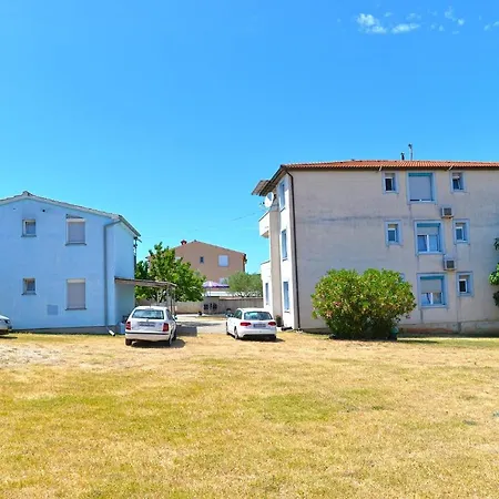 With Parking Space Stinjan, - 19643 Apartment Pula