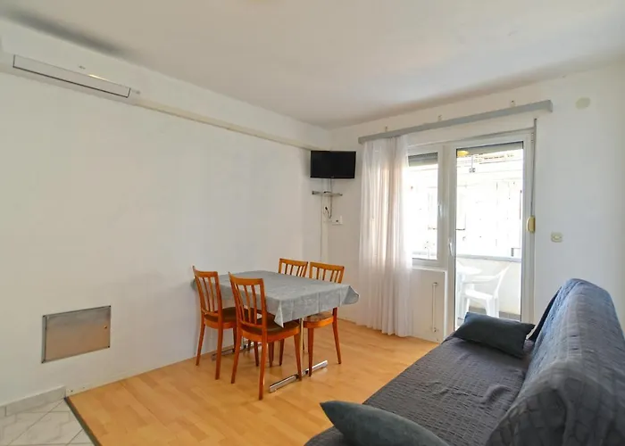 With Parking Space Stinjan, - 19643 Appartement Pula